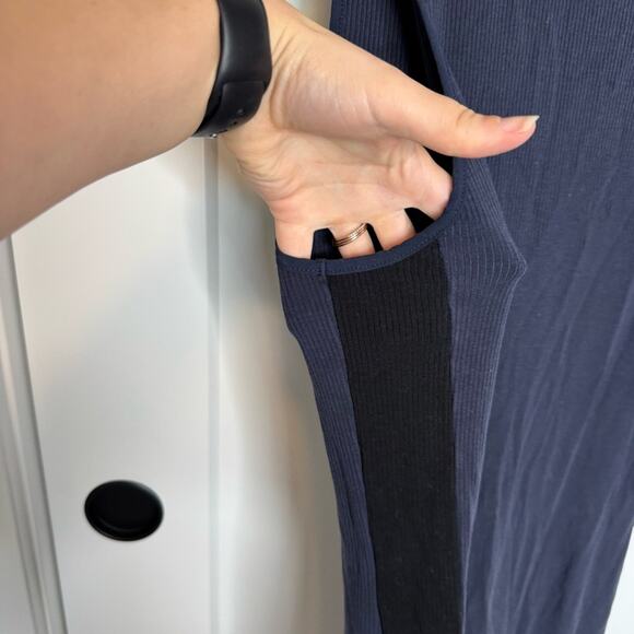 Athleta Sunstream Colorblock Midi Dress Ribbed Navy Side Stripe Size Small - Picture 4 of 7